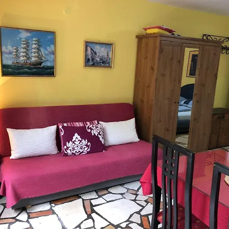 Haus Sonja Apartment Podgora Exterior photo